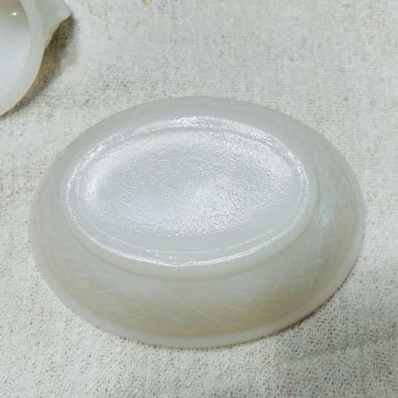 Vintage Hazel Atlas glass white milk glass hen on nest. - Picture 3 of 5